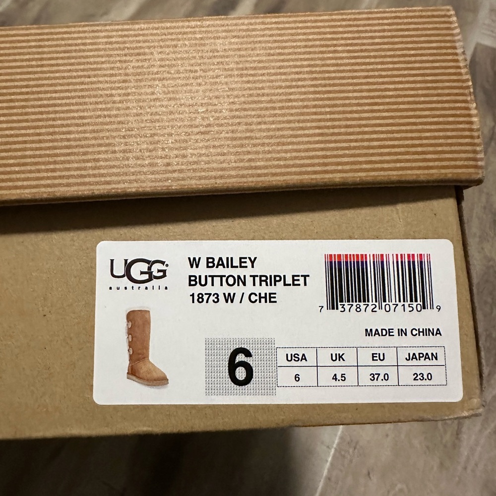 Bailey Button Ugg Size 6 - image 4